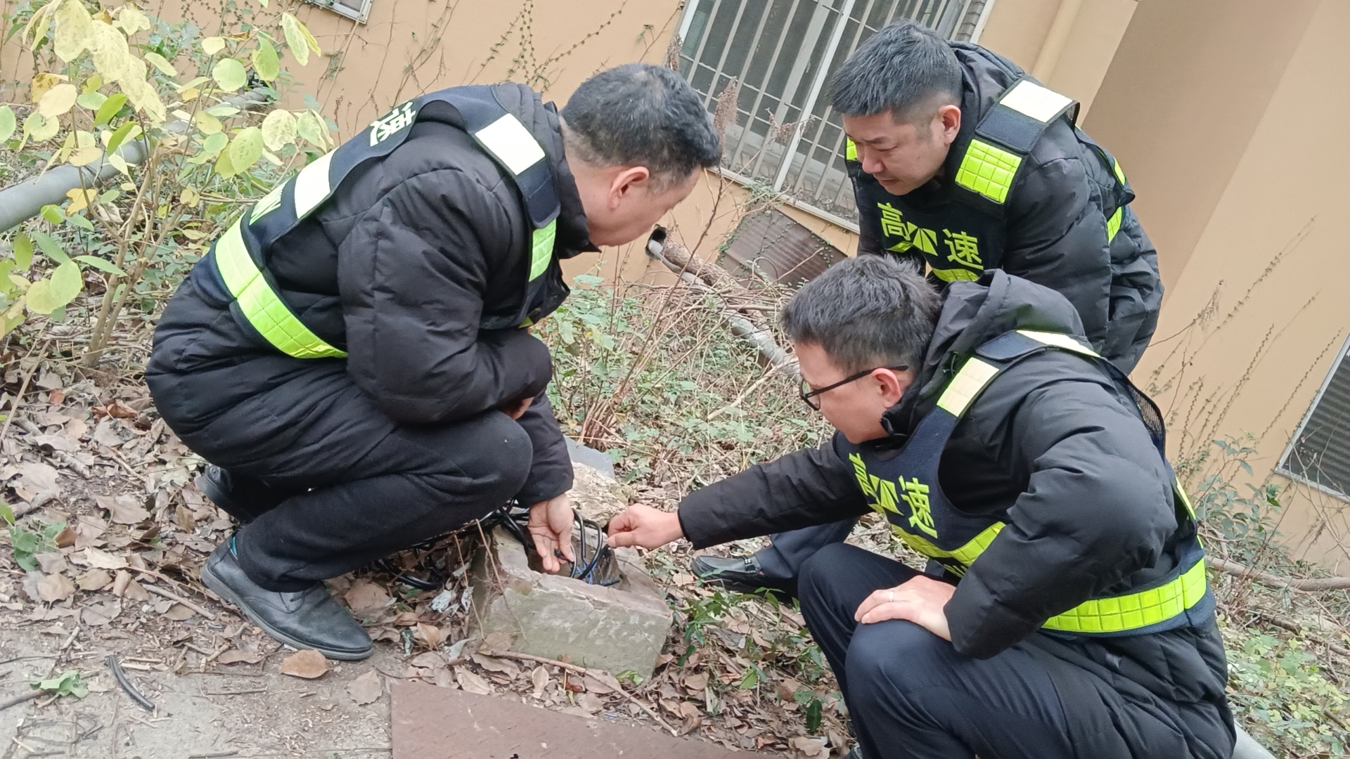 1705888252447155.jpg 蓄水池水位線檢查 毛洪迅.jpg